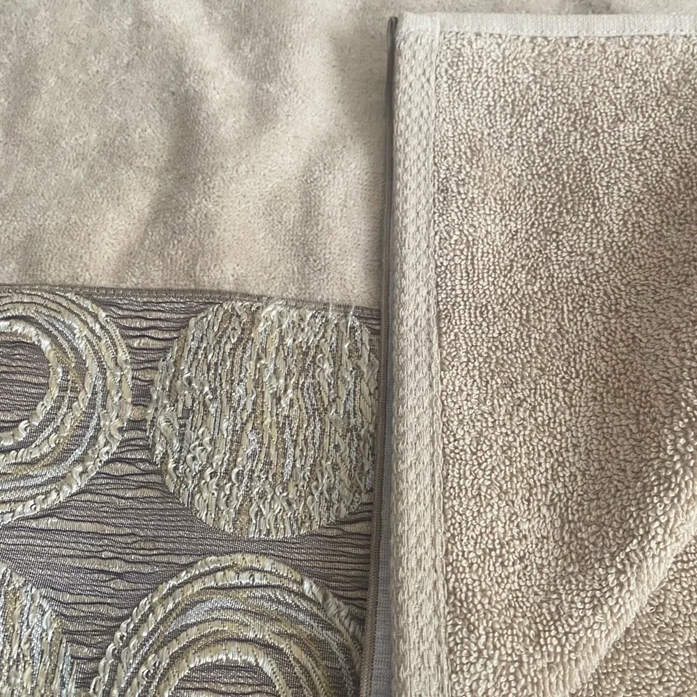 New Avanti Linens 1933 with Galaxy design Bath Towel 27”x 50